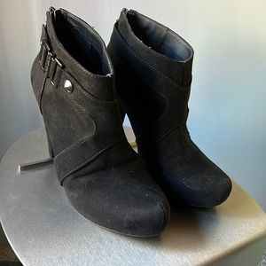 G by Guess booties‎